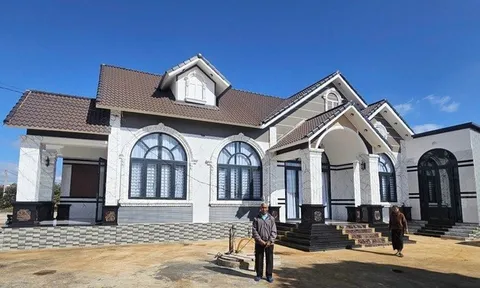 "Làng tỷ phú" giữa cao nguyên, ô tô tiền tỷ bon bon chạy trên đường