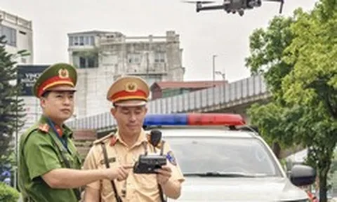 CSGT bay flycam, camera AI bắt lỗi loạt tài xế dừng đỗ xe sai quy định