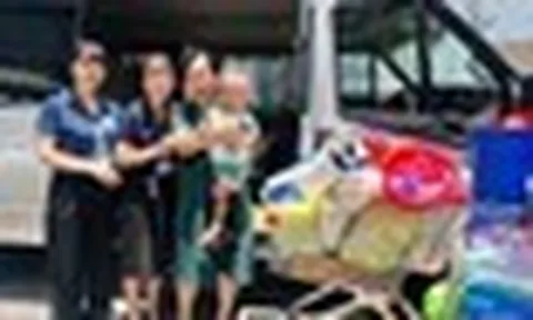 Bé trai 2 tuổi bị mẹ và người tình bạo hành được xuất viện