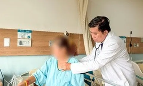 Ho kéo dài, người phụ nữ bị các tạng trong ổ bụng di chuyển lên ngực