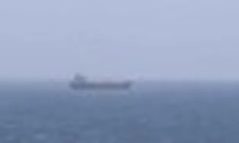 Mỹ lên tàu dầu Iran kiểm tra, eo biển Hormuz nóng rực