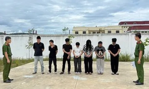 Lương chỉ 12 triệu - 17 triệu/tháng nhưng tài khoản ngân hàng giao dịch hàng chục tỷ đồng: Công an bắt nhiều thanh niên sinh năm 2001, 2003,...