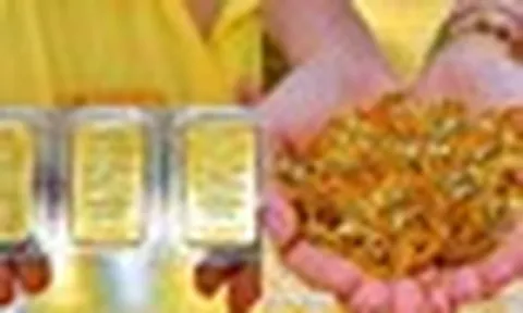 Giá vàng tiếp tục giảm mạnh, người vừa mua hôm qua đã lỗ