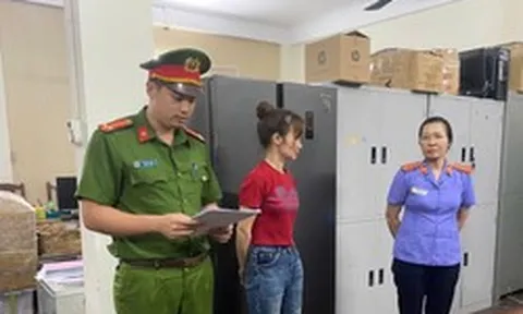 Khởi tố chủ xưởng sản xuất hàng trăm nghìn gói băng vệ sinh, bỉm trẻ em giả