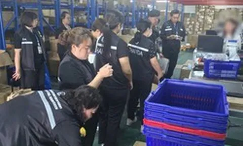 Đột kích một nhà kho, công an triệt phá đường dây buôn bán thực phẩm chức năng giả, tịch thu hơn 15.000 sản phẩm nhập lậu