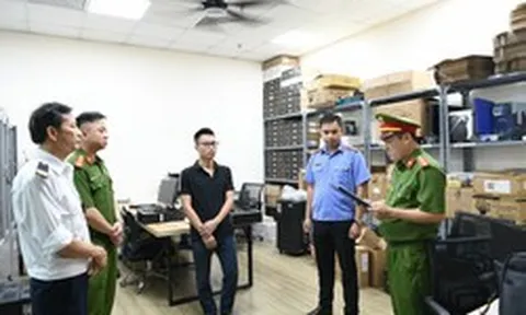[Ảnh] Khám xét khẩn cấp 5 địa điểm, 3 công ty trong vụ án xâm phạm bản quyền máy tính đầu tiên ở Việt Nam