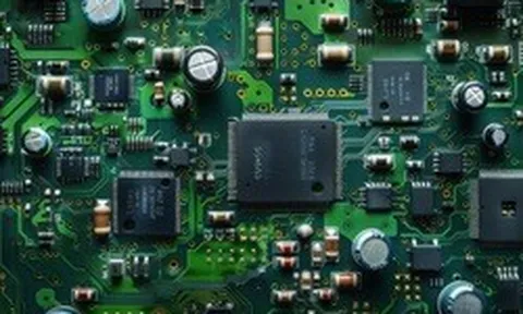 Một loại vật liệu ít ai biết đến đang khiến giá bo mạch tăng sốc 40%, cả ngành công nghệ đứng ngồi không yên