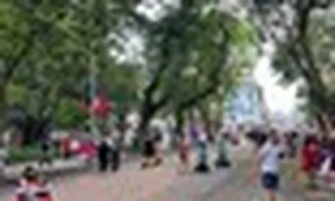 Từ 1/7, người dân có hộ khẩu thường trú tại Hà Nội thuộc nhóm này được miễn phí 100% khoản phí đặc biệt