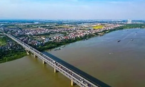 Thành phố bên sông và 'giới hạn đỏ' của sông Hồng