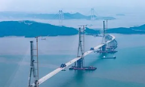 Phát hiện Trung Quốc cắm 3 khối trụ bê tông cốt thép cực khủng, cao bằng tòa nhà 80 tầng giữa biển, sắp hoàn thành siêu công trình xác lập kỷ lục thế giới