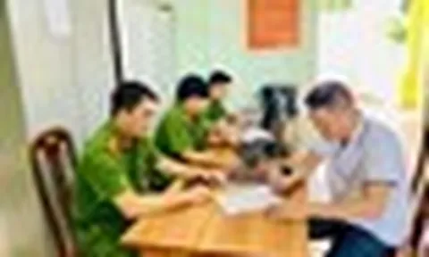 Công an xác minh giao dịch chuyển 70 triệu đồng vào tài khoản 55112xxxxx Techcombank, một người đàn ông được mời làm việc