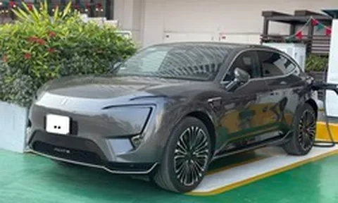 SUV điện Avatr 11 đầu tiên xuất hiện ở Hà Nội: Dài hơn Palisade, sạc 10 phút đi được 200 km, nội thất 'ngập' màn hình