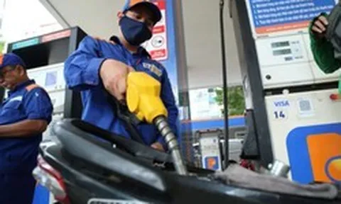 Giá xăng, dầu cùng tăng, có loại tăng hơn 2.400 đồng/lít