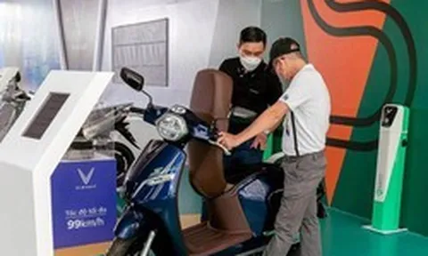 Các hãng xe máy điện giảm giá để chiếm thị phần