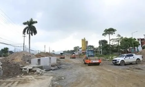 Chủ tịch UBND TP Hà Nội yêu cầu tăng tốc các dự án giao thông trọng điểm phía Tây Thủ đô