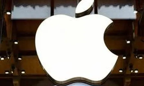 Bị chê chậm chân trong AI, Apple vẫn trở thành công ty thứ 2 đạt 5.000 tỷ USD vốn hóa