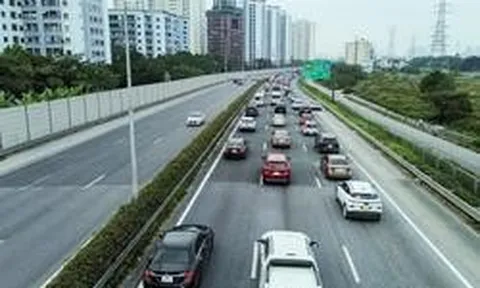 Vì sao Cục CSGT đề xuất dùng làn sát dải phân cách giữa trên cao tốc để vượt xe?