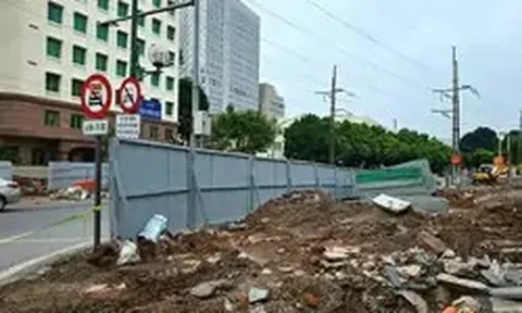 Gia hạn rào chắn phố Trần Hưng Đạo - Trần Khánh Dư