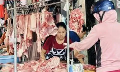 Bộ Tài chính nói gì về tình trạng ‘lương chưa tăng, giá đã chạy trước’?