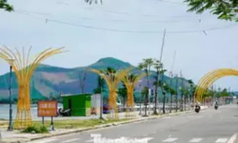 Nghịch lý phố đi bộ khu danh thắng vịnh Lăng Cô đẹp thế giới