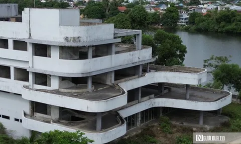 Cảnh vắng lặng ở dự án tổ hợp thương mại hơn 200 tỷ đồng ven sông Hương