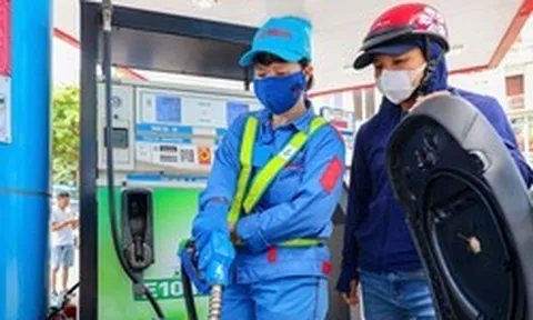 Giá xăng dầu tiếp tục giảm đồng loạt