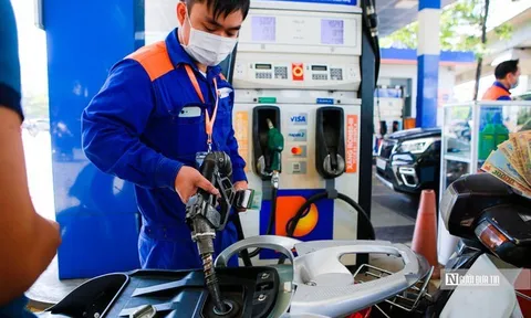 Giá xăng tiếp tục giảm