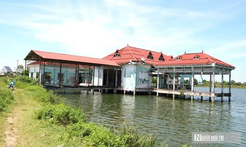 Khu nhà hàng nổi hoang tàn trước cơ hội "lột xác" thành tổ hợp thương mại mặt nước