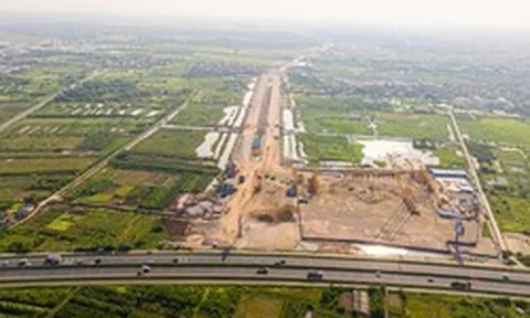 Cận cảnh đại lộ 120 m đang thành hình, mở đường vào sân vận động 135.000 chỗ