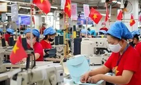 Đi làm vào ngày nghỉ bù, tính lương thêm giờ thế nào?