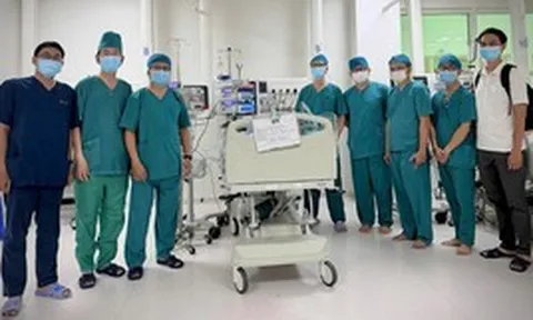 Bé 7 tháng tuổi nguy kịch vì xương lươn găm sâu hai bên phế quản