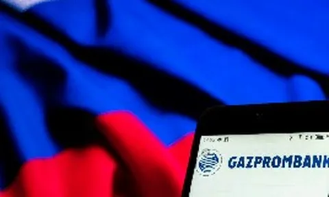 Giữa lúc Nga gặp khó vì lệnh trừng phạt, 4 lãnh đạo ngân hàng bị tố âm thầm 'bỏ túi' hơn 10 triệu USD