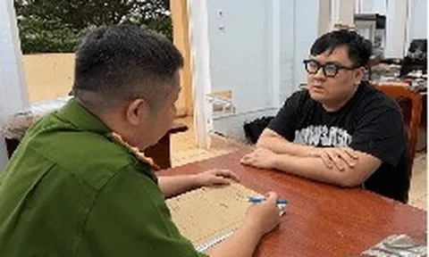 Xác minh giao dịch chuyển khoản của hơn 100 người dân trên cả nước, Công an ra quyết định khởi tố Ngô Hoàng Vũ