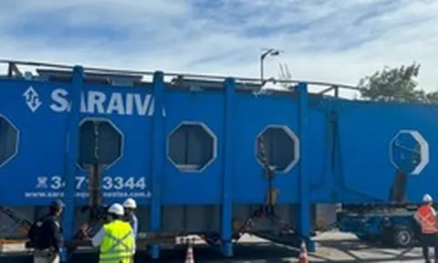 Phát hiện một thiết bị nặng 250 tấn được vận chuyển bằng đoàn xe hộ tống, di chuyển liên tục trong 5 ngày để hoàn thành nhiệm vụ đặc biệt