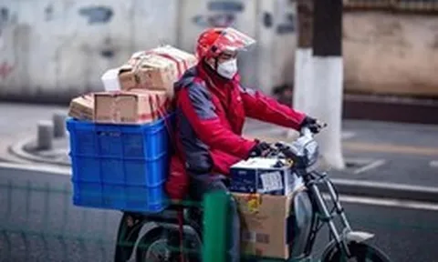 Đơn hàng 135.000 đồng nhưng khách chuyển khoản 135 triệu và ghi rõ là cảm ơn, ngay sau đó công an yêu cầu shipper lên làm việc