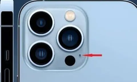 Sự thật về công dụng của chiếc lỗ nhỏ cạnh camera trên điện thoại iPhone