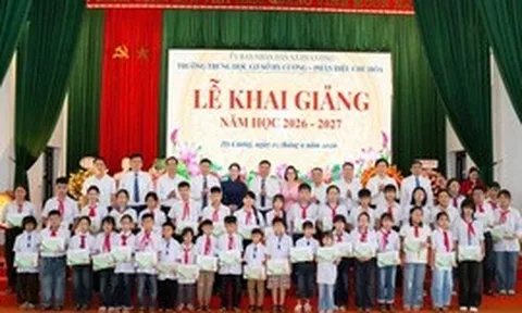 Vietcombank trao 7.350 suất học bổng tiếp sức học sinh khó khăn tiến bước