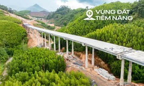 Một đoạn đường chỉ dài 11 km nhưng có đến 10 cây cầu cùng hầm cấp đặc biệt, nhà thầu huy động đến 600 người, quyết thông xe sau 3 tháng nữa
