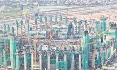 Siêu sân vận động 135.000 chỗ lớn nhất thế giới, sức chứa gấp 3 lần sân Mỹ Đình: Chuẩn bị nâng các mô-đun mái thép hàng trăm tấn từ mặt đất lên cao, dự kiến hoàn thành vào tháng 7/2027