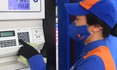 Đề xuất doanh nghiệp tự quyết định và công bố giá bán lẻ xăng dầu
