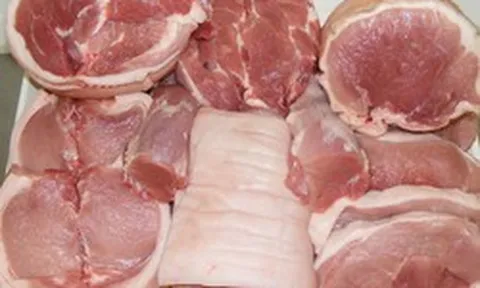 Kinh hãi vụ hơn 10.000 tấn thịt lợn được tạo nạc bằng chất cấm rồi bán ra thị trường: "Điểm đến của số thịt nguy hiểm này là các bếp ăn của các gia đình, trường học..."