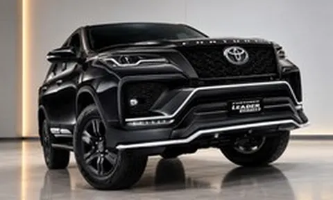 Toyota Fortuner 2026 thêm bản mới: Giá quy đổi gần 1 tỷ đồng, thiết kế hầm hố hơn, thêm tính năng an toàn