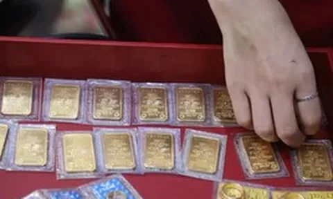Giá vàng thế giới giảm, SJC đứng im