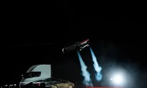 Ô tô bay bằng công nghệ tên lửa của Tesla: Đỉnh cao công nghệ hay màn trình diễn vô thưởng vô phạt?