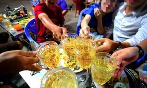 Từ 15/10, nhiều người Việt Nam không được uống rượu, bia, đồ uống có cồn trong giờ nghỉ trưa ngày làm việc
