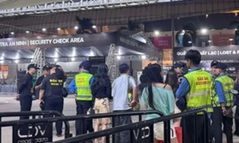Đúng 20h38', xuất hiện nhóm người mua vé 18 triệu đồng tại concert BigBang, có người "trốn vé" vào SVĐ