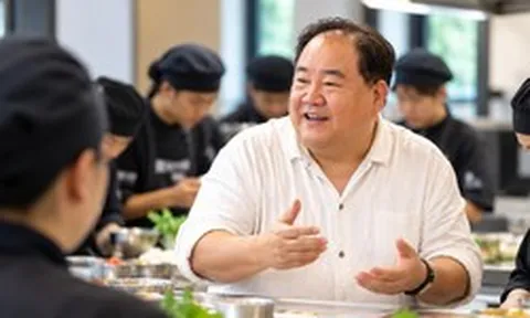 CEO giúp hàng nghìn đứa trẻ nghèo đổi đời: “Đừng phong người nghèo thành anh hùng chỉ vì họ vượt khó”