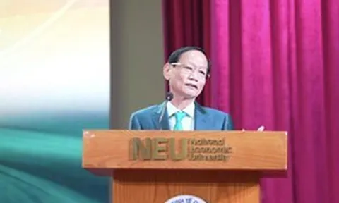 Ông Vũ Văn Tiền: Mình luôn phấn đấu thành người tử tế nên không đi theo kiểu bùng nổ, cứ đi nhẹ, nói khẽ, cười tươi để hợp tác với mọi người cho vui vẻ