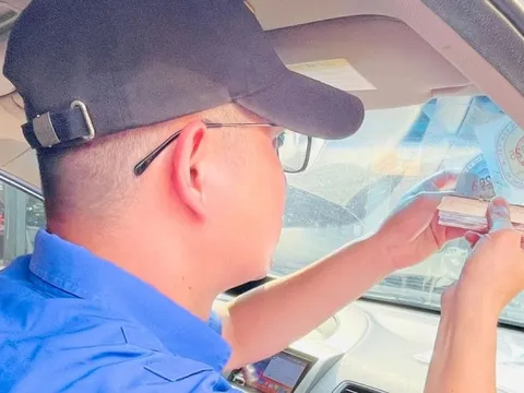 Đề xuất chuyển quy trình cấp đổi giấy phép, phù hiệu ô tô qua VNeID