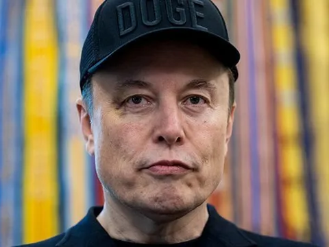 Elon Musk "khịa" CEO OpenAI vụ hoàn tiền Tesla Roadster sau 7,5 năm chờ đợi